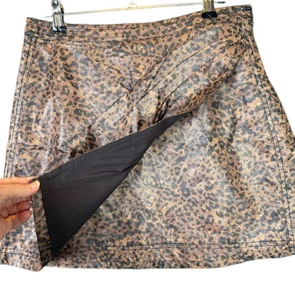 Free People Fake Out Leopard Print Faux Leather Faux Wrap Mini Skirt Size 2 - Picture 3 of 12